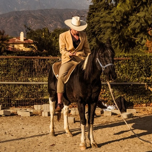日本护士脱裤子自慰
